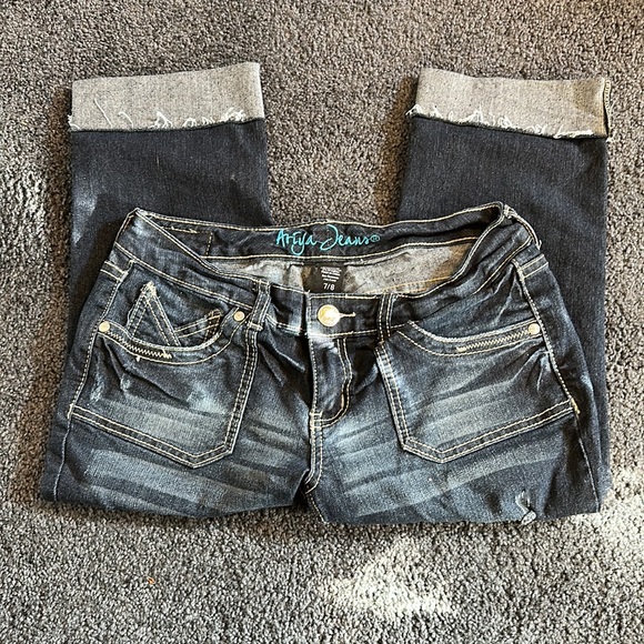 Ariya Distressed, Cropped Jeans - Picture 2 of 6
